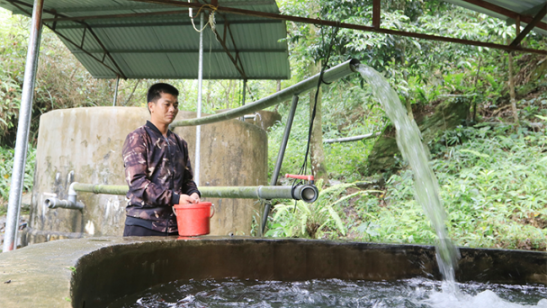 Nông dân người Dao khởi nghiệp nuôi cá hồi trên đỉnh Mẫu Sơn
