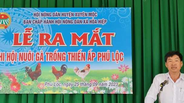 Chi hội Nông dân nuôi gà trống thiến phục vụ Tết Giáp Thìn