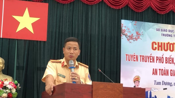 Vĩnh Phúc: Tuyên truyền Luật Giao thông đường bộ cho giáo viên và hơn 700 học sinh