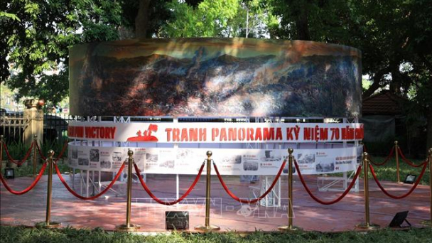 Khai mạc Triển lãm tranh, tổ chức chương trình nghệ thuật đặc biệt chào mừng kỷ niệm 70 năm Chiến thắng Điện Biên Phủ