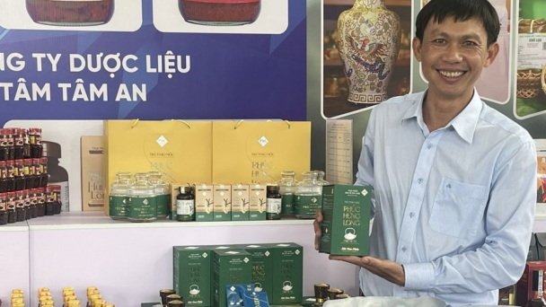 Bảo tồn, phát triển và sản xuất đa dạng các sản phẩm từ cây dược liệu quý Xáo tam phân
