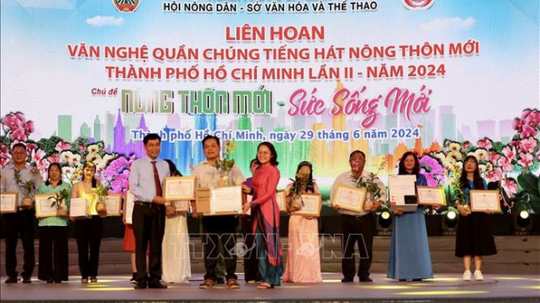 Sôi nổi tiếng hát nông thôn mới