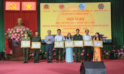 Mỗi “điển hình” là một hạt nhân bảo vệ an ninh Tổ quốc