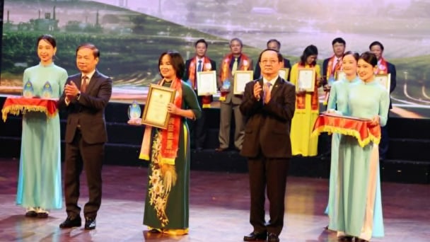 \'Nhà khoa học của nhà nông\' cần mẫn gieo hạt, cùng nhà nông đón mùa vàng