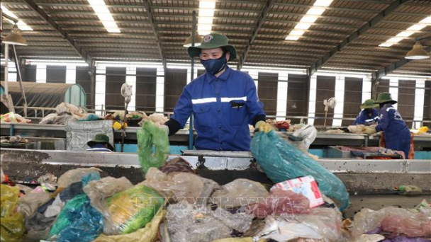 Phân loại rác ở Bình Dương: Người dân chưa quen, chính quyền chưa quyết liệt