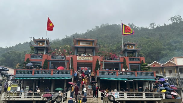 Đền chúa Thác Bờ - điểm du lịch tâm linh trên sông Đà kỳ vĩ