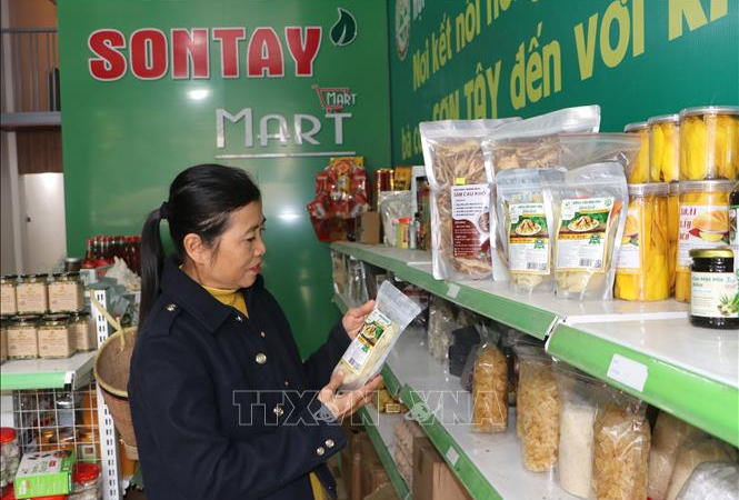 Nông sản miền núi tỉnh Quảng Ngãi hút khách dịp Tết
