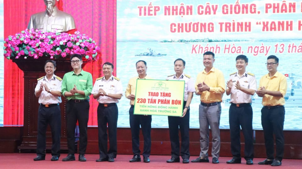 Hơn 1,2 tỷ đồng từ chiến dịch 'Triệu lời chúc - Triệu mầm xanh' đã đến với Trường Sa