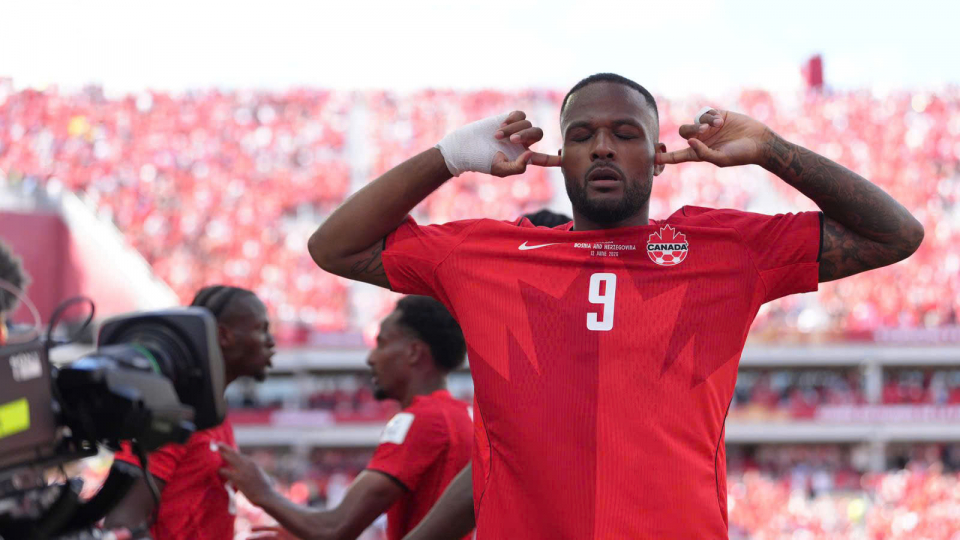 Cyle Larin và bàn thắng “cứu rỗi” đội tuyển Canada có gì đặc biệt?