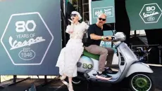 Ra mắt Vespa GTS 310 Edizione Ottantesimo giới hạn 1.946 chiếc