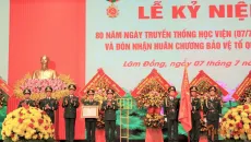 Học viện Lục quân đón nhận Huân chương Bảo vệ Tổ quốc hạng Nhất