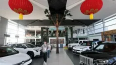 [VIDEO] Khủng hoảng xăng ở Nga: Người dân đổ xô mua xe điện Trung Quốc