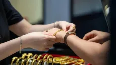 [VIDEO] Giá vàng giảm nửa triệu đồng, chênh lệch trong nước và thế giới tăng cao