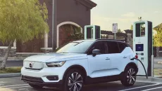 Triệu hồi 64.000 xe Volvo XC40 vì pin cao áp có nguy cơ cháy nổ