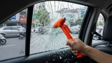 Đề xuất từ chối đăng kiểm với xe thiếu búa phá kính, lắp sai biển số