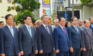 Lãnh đạo Đảng, Nhà nước dâng hương Chủ tịch Hồ Chí Minh, Chủ tịch Tôn Đức Thắng