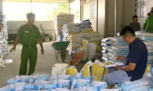 Bạc Liêu: Phát hiện kho làm giả thức ăn tôm hơn 37 tấn