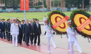 Lãnh đạo Đảng, Nhà nước vào Lăng viếng Chủ tịch Hồ Chí Minh, tưởng niệm các anh hùng liệt sĩ