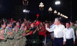 Tổng Bí thư Tô Lâm dự chương trình chính luận nghệ thuật 'Dưới cờ vinh quang'