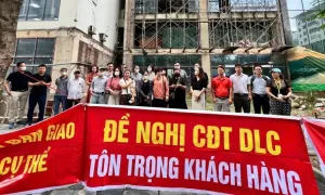 [VIDEO] Dự án Harmony Square Hà Nội chậm bàn giao gần 5 năm, dân căng băng rôn