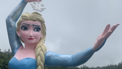 Sau mô hình bức tượng bán thân Nữ thần Tự do lại đến tượng Elsa, Sa Pa kiểm tra các điểm check-in trên địa bàn