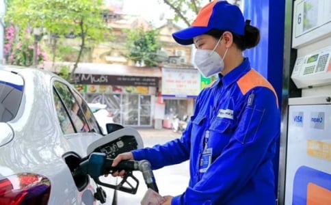 Giá xăng dầu đồng loạt tăng