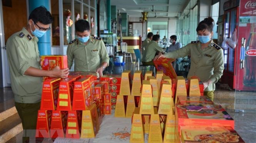 Cao điểm chống buôn lậu qua đường hàng không dịp tết