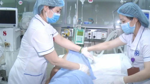 Đủ chiêu móc túi bệnh nhân: Giá dịch vụ 'nhảy múa' ở phòng khám GS,PGS