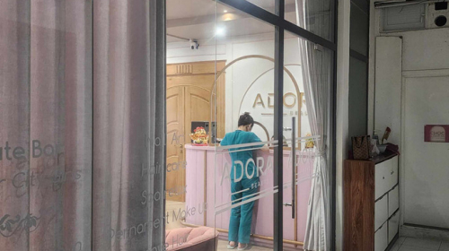 Bất thường tại Viện Thẩm mỹ Adora?