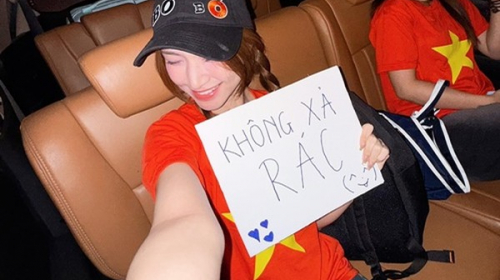 Hòa Minzy kêu mọi người bảo vệ môi trường khi xem diễu binh