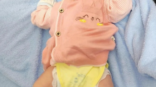 Bé gái sơ sinh bị bỏ rơi trong đêm, tình trạng lúc phát hiện ai cũng xót xa