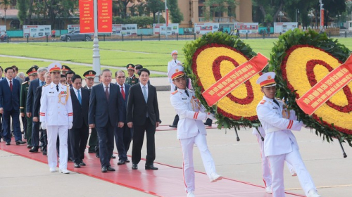 Lãnh đạo Đảng, Nhà nước vào Lăng viếng Chủ tịch Hồ Chí Minh, tưởng niệm các anh hùng liệt sĩ