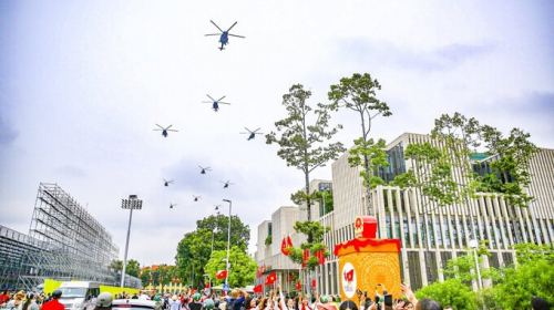 Những hình ảnh ấn tượng về biên đội máy bay tập luyện diễu binh vào Quảng trường Ba Đình