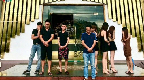 Bất chấp lệnh cấm, 3 quán karaoke ở Quảng Ninh vẫn hoạt động