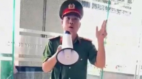 CLIP: Anh công an hướng dẫn phòng cháy chữa cháy gây bão mạng