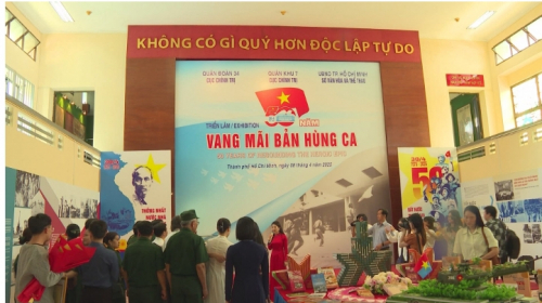 Khai mạc triển lãm '50 năm vang mãi bản hùng ca'