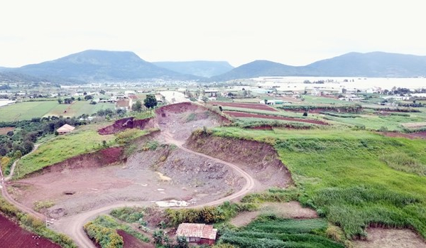Lâm Đồng: Đào núi khai thác đất, đá trái phép hay san gạt để làm vườn?