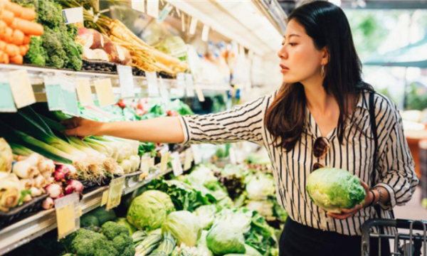 Cách nhận biết rau củ quả sạch: 4 'tuyệt chiêu' chọn mua đồ tươi ngon, đáng tiền