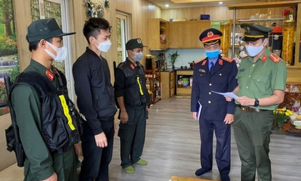 Bắt thêm 2 giám đốc hãng taxi liên quan vụ tham ô ở Cảng Phú Bài