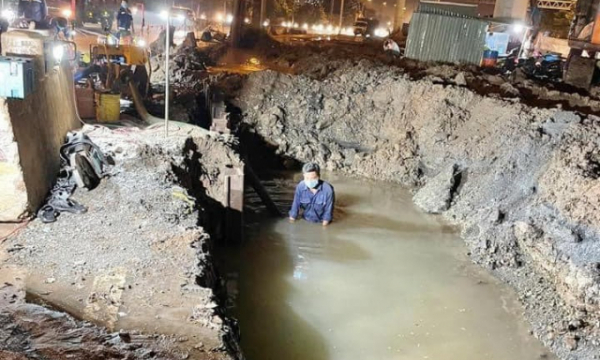 Vỡ đường ống D400, hàng trăm hộ dân ở TP Thủ Đức bị cúp nước