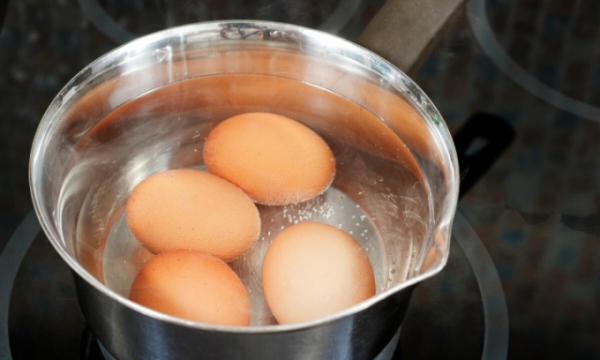 Luộc trứng bao nhiêu phút để có món trứng lòng đào hoặc hơi sệt?