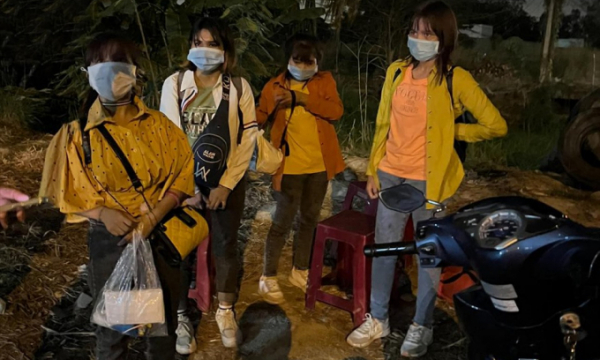 Chuyến về quê ấm tình người Bình Thuận của 4 em nữ bị nhà xe bỏ giữa đường