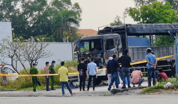 Điều tra nguyên nhân nam thanh niên chết cháy trong cabin xe tải