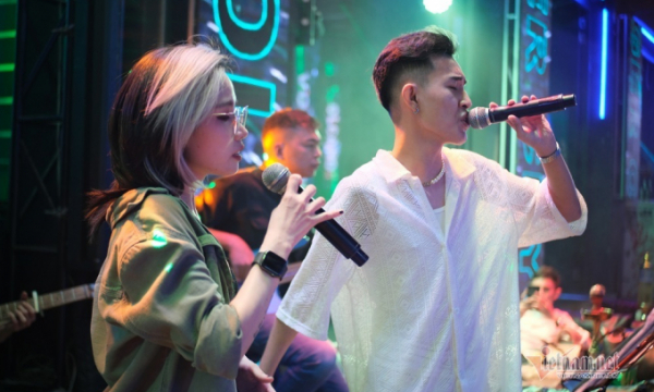 Sài Gòn chen kín đi hát karaoke, thỏa cơn khát sau nửa năm nín nhịn