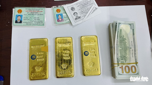 Bắt thêm 6 bị can liên quan đường dây mua bán vàng, USD nhập lậu