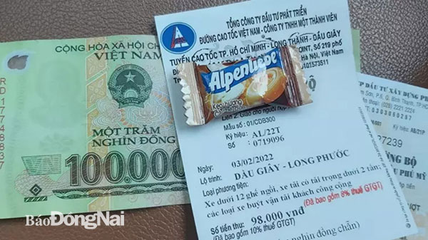 Đơn vị quản lý đường cao tốc TP.HCM - Long Thành - Dầu Giây lý giải việc trả tiền thừa mua vé qua trạm BOT bằng kẹo