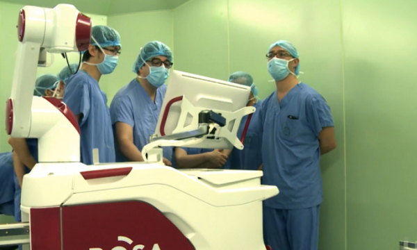 Điều tra vụ 'thổi giá' thiết bị robot phẫu thuật ở Bệnh viện Thanh Nhàn