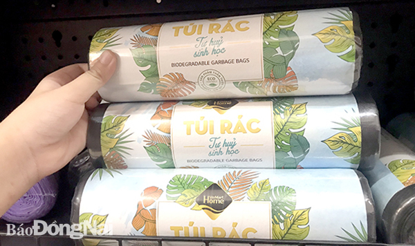 Cấp túi đựng rác cho người dân, liệu có khả thi?