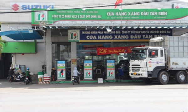 Gặp khó khi mỗi lần đổ xăng chỉ được mua 50.000 đồng