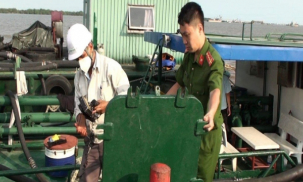 Phát hiện 500 tấn dầu FO và DO không rõ nguồn gốc trên sông Sài Gòn